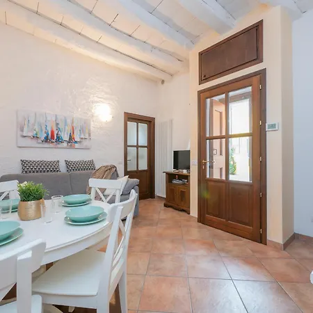 Apartment I Host - Volta Lierna